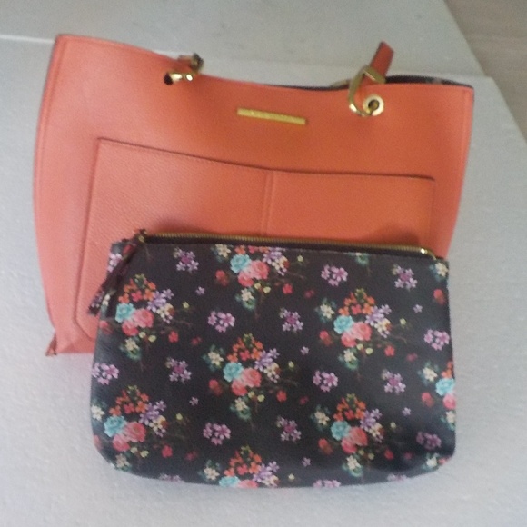 Steve Madden 2 Bag Tote Set - Picture 2 of 16